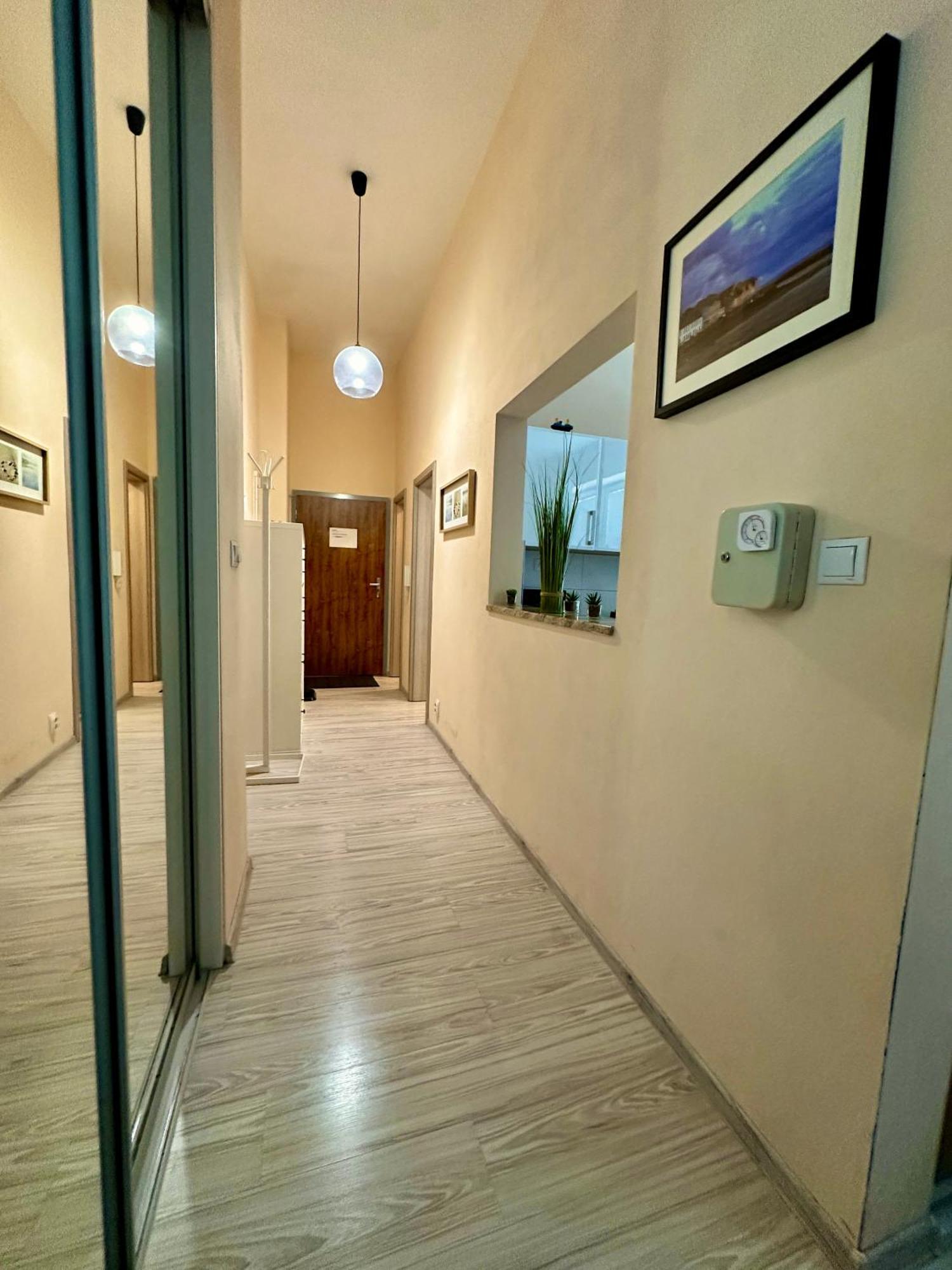 Princess Main Square Apartment 포프라트 외부 사진