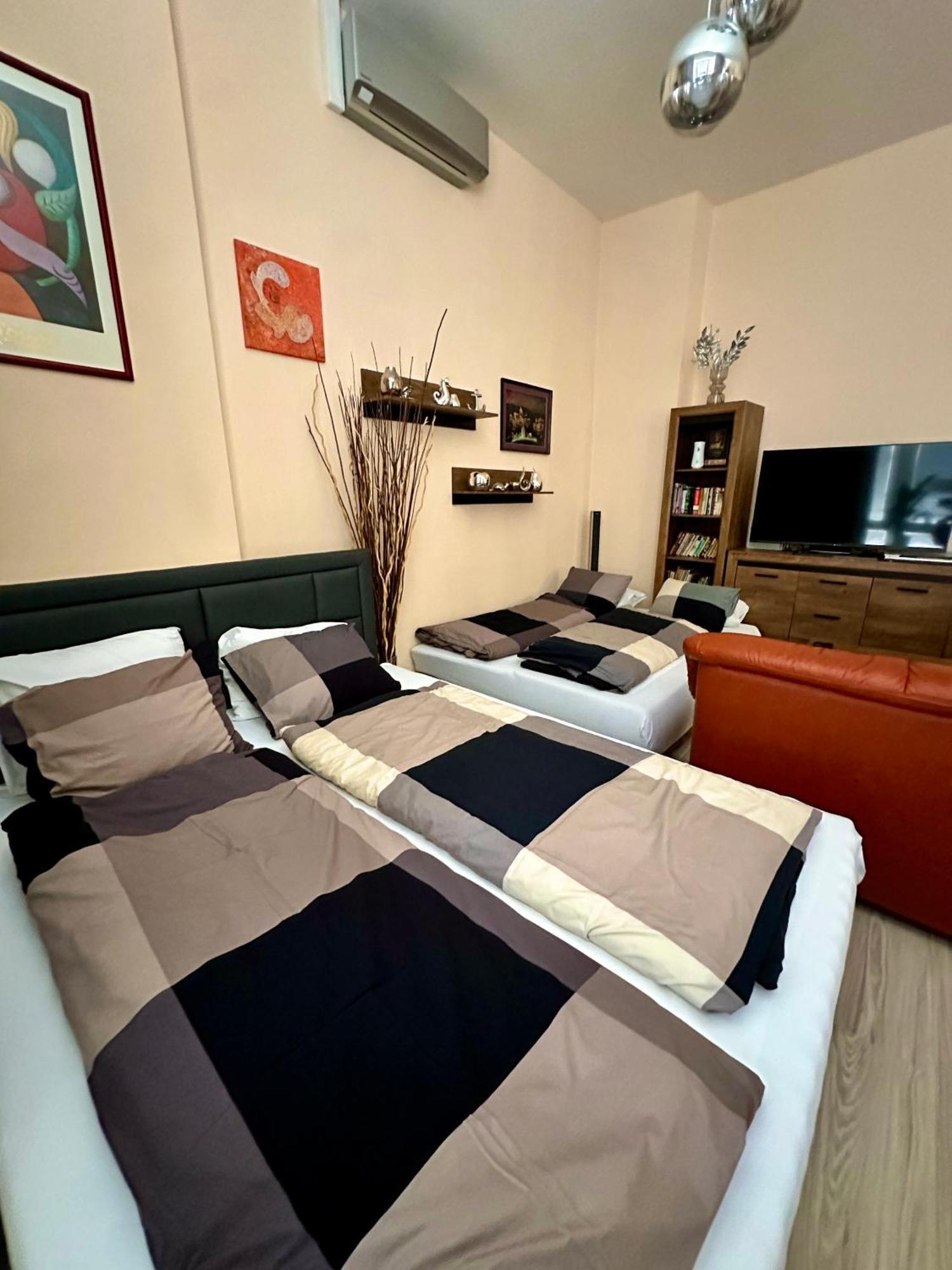 Princess Main Square Apartment 포프라트 외부 사진